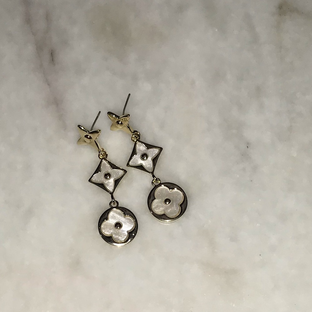 Mother of Pearl Earrings - Picture 5 of 7